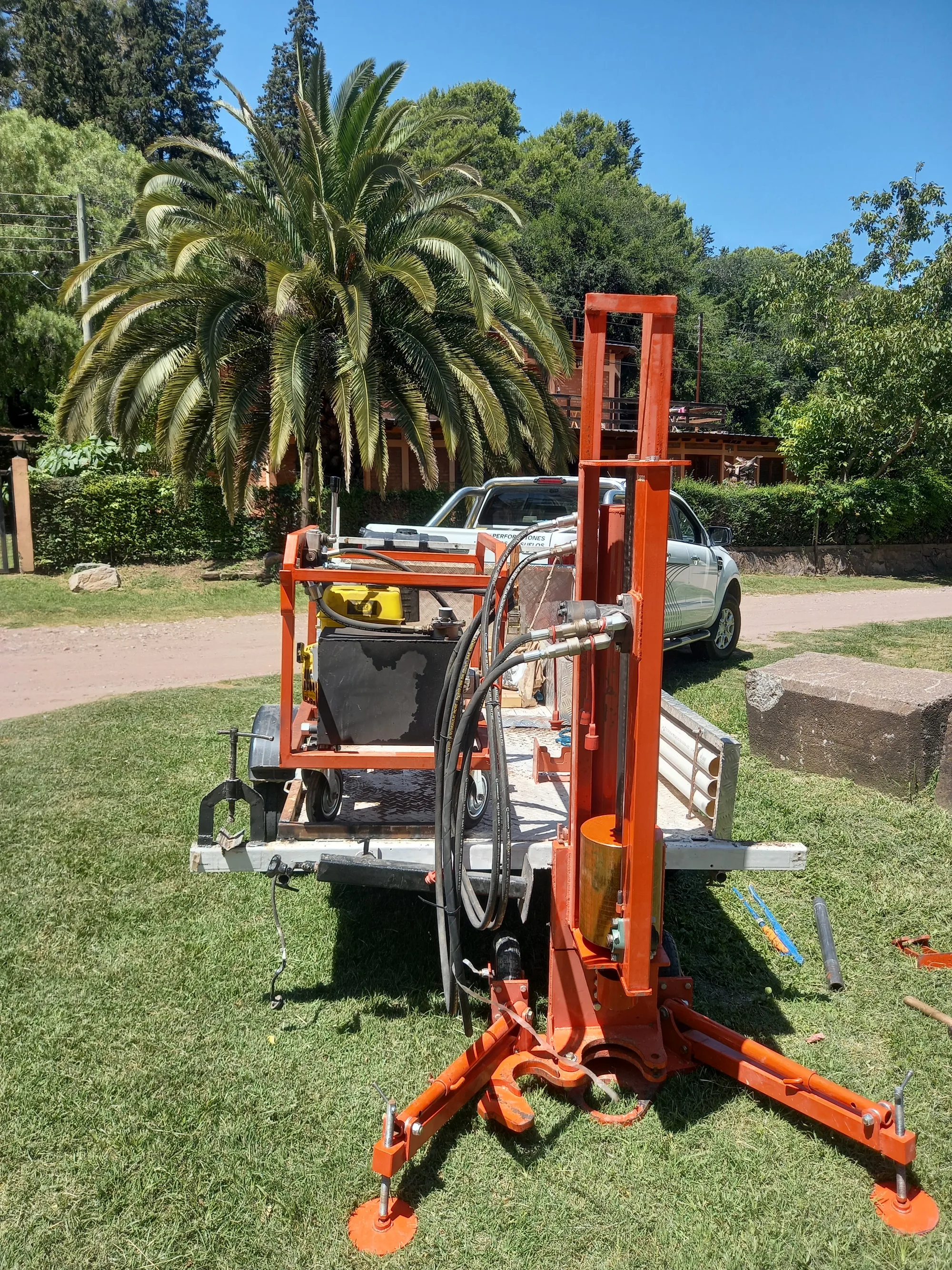 Equipo de perforación de GEOGON realizando un estudio geotécnico en Córdoba